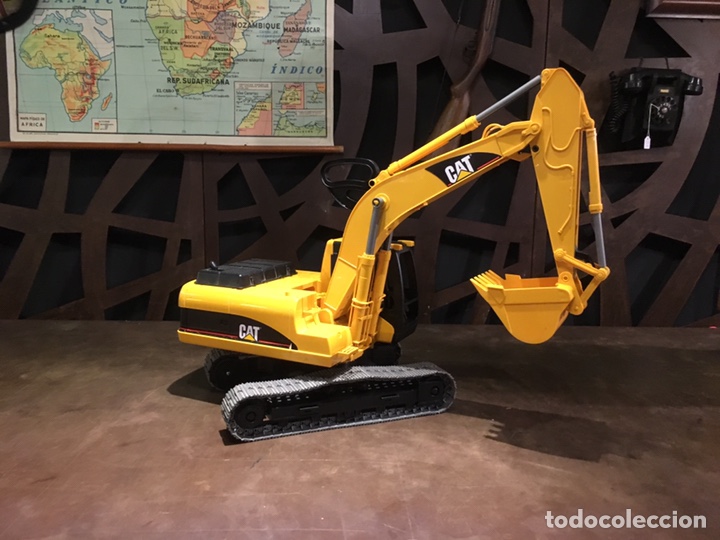 Modelos a escala: Gr&uacute;a marca bruder Caterpillar - Foto 6