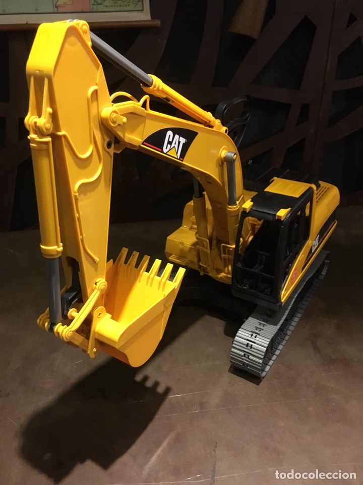 Modelos a escala: Gr&uacute;a marca bruder Caterpillar - Foto 9