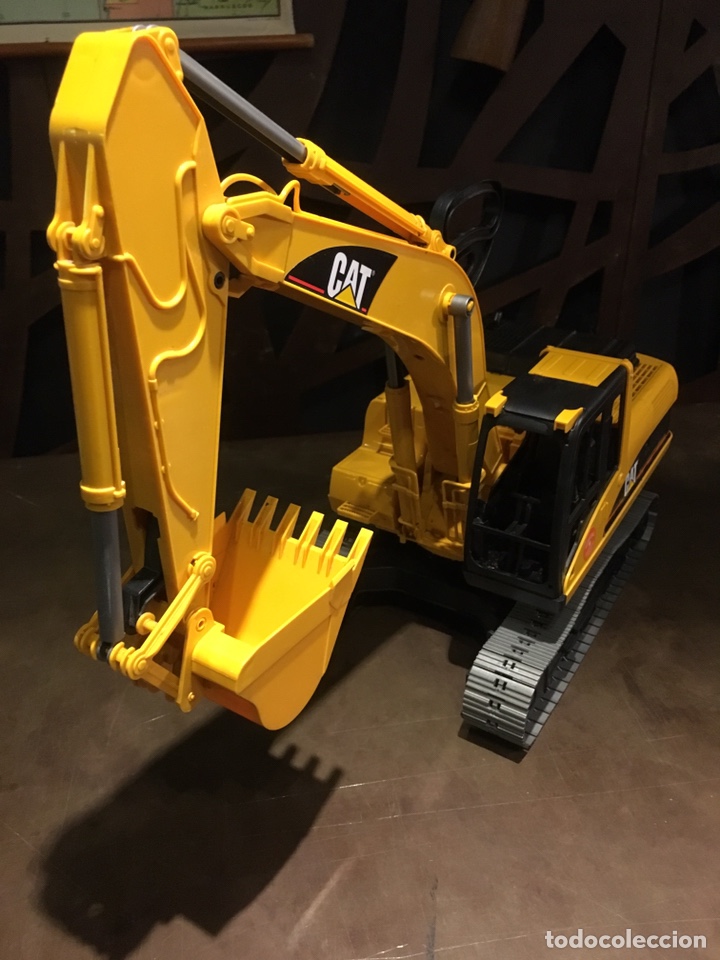 Modelos a escala: Gr&uacute;a marca bruder Caterpillar - Foto 10