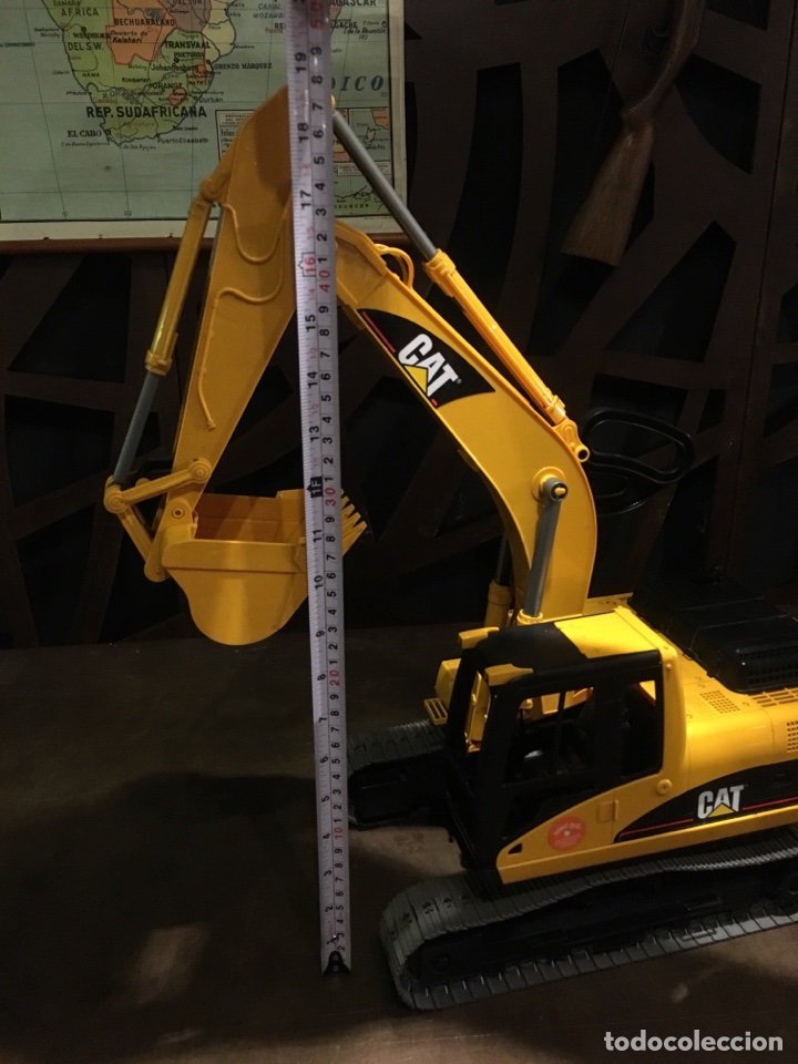 Modelos a escala: Gr&uacute;a marca bruder Caterpillar - Foto 2