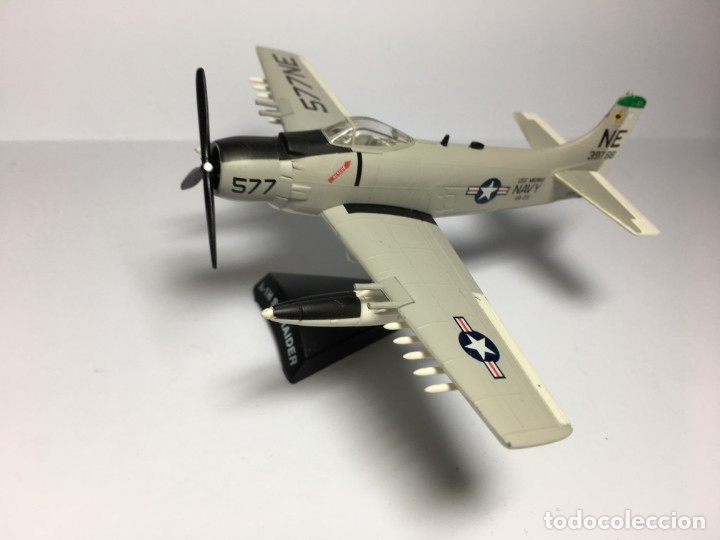 Modelos a escala: AVION A-1H SKYRAIDER - Foto 1