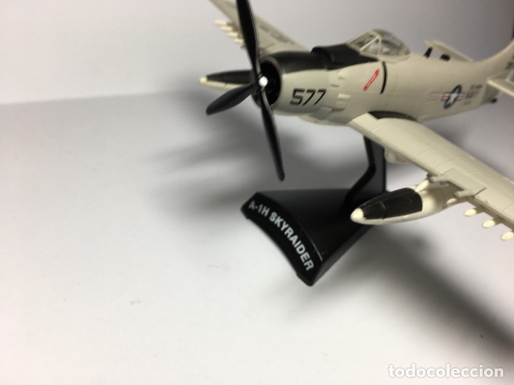 Modelos a escala: AVION A-1H SKYRAIDER - Foto 2