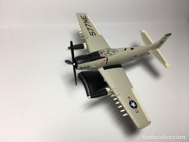 Modelos a escala: AVION A-1H SKYRAIDER - Foto 3