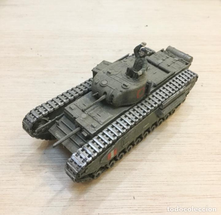 Modelos a escala: Carro de combate oruga con piloto. - Foto 1