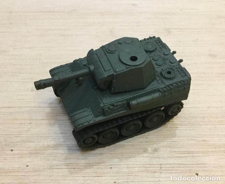 Modelos a escala: Carro combate. - Foto 1