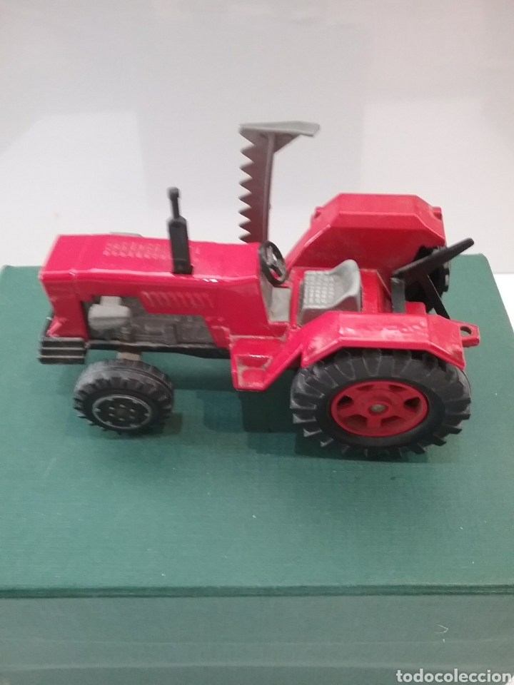 Modelos a escala: Tractor Majorette rojo ech 1/36 - Foto 6