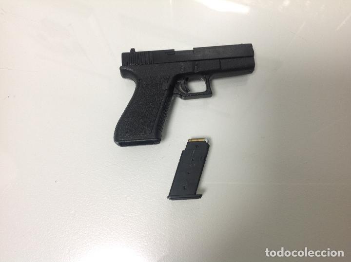 Modelos a escala: Pistola de coleccion a escala - Foto 2