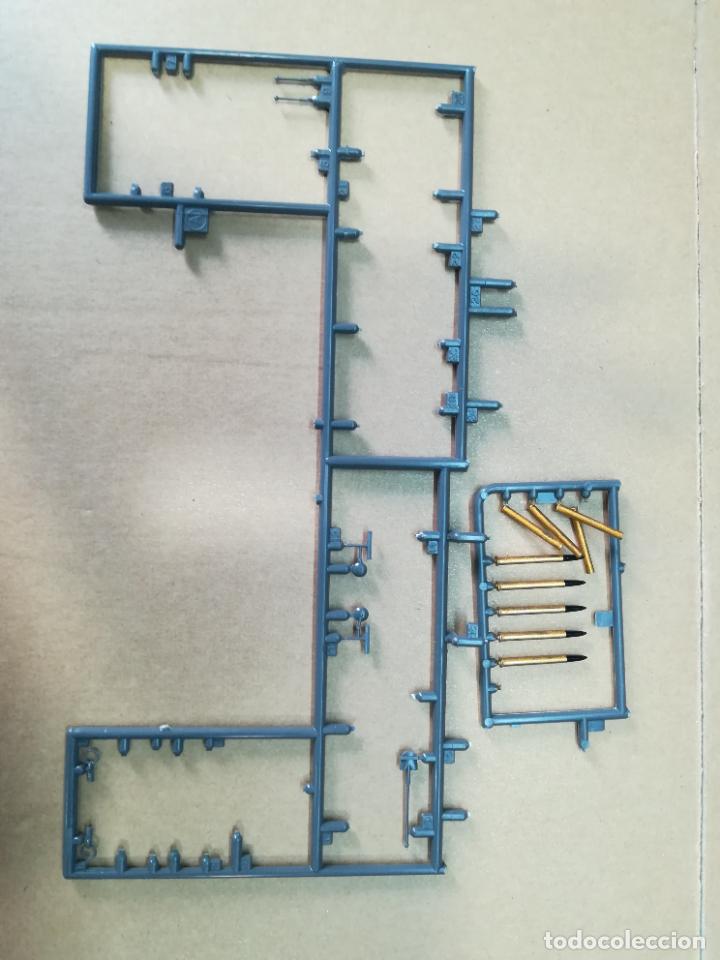 Modelos a escala: maqueta de montaje. Restos piezas - Foto 1