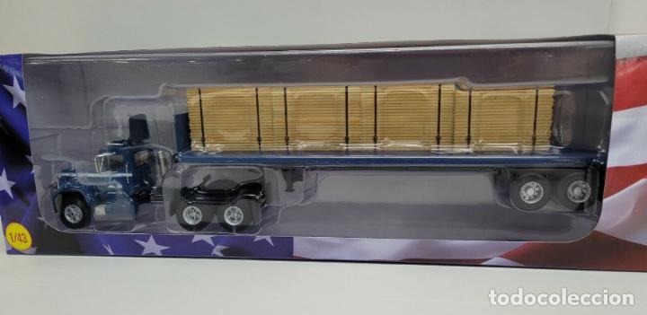 Modelos a escala: Cami&oacute;n Americano Mack Serie R / Georgia Pacific + Semi remolque plataforma (Escala 1:43) ixo, n12