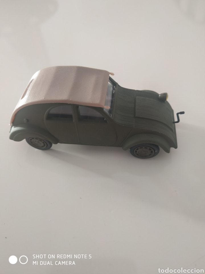 Modelos a escala: Antiguo cochecito r&eacute;plica Citroen 2cv del ejercito - Foto 1