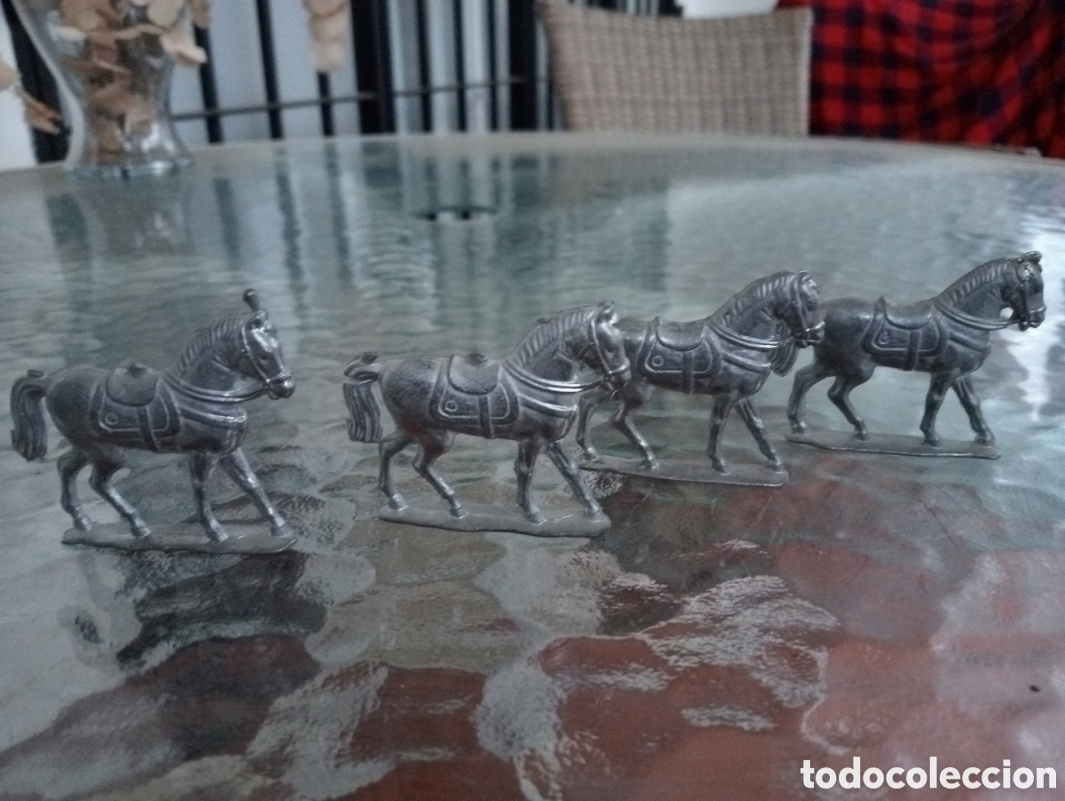 Modelos a escala: 4 figuras de caballos de plomo sin jinete - Foto 2