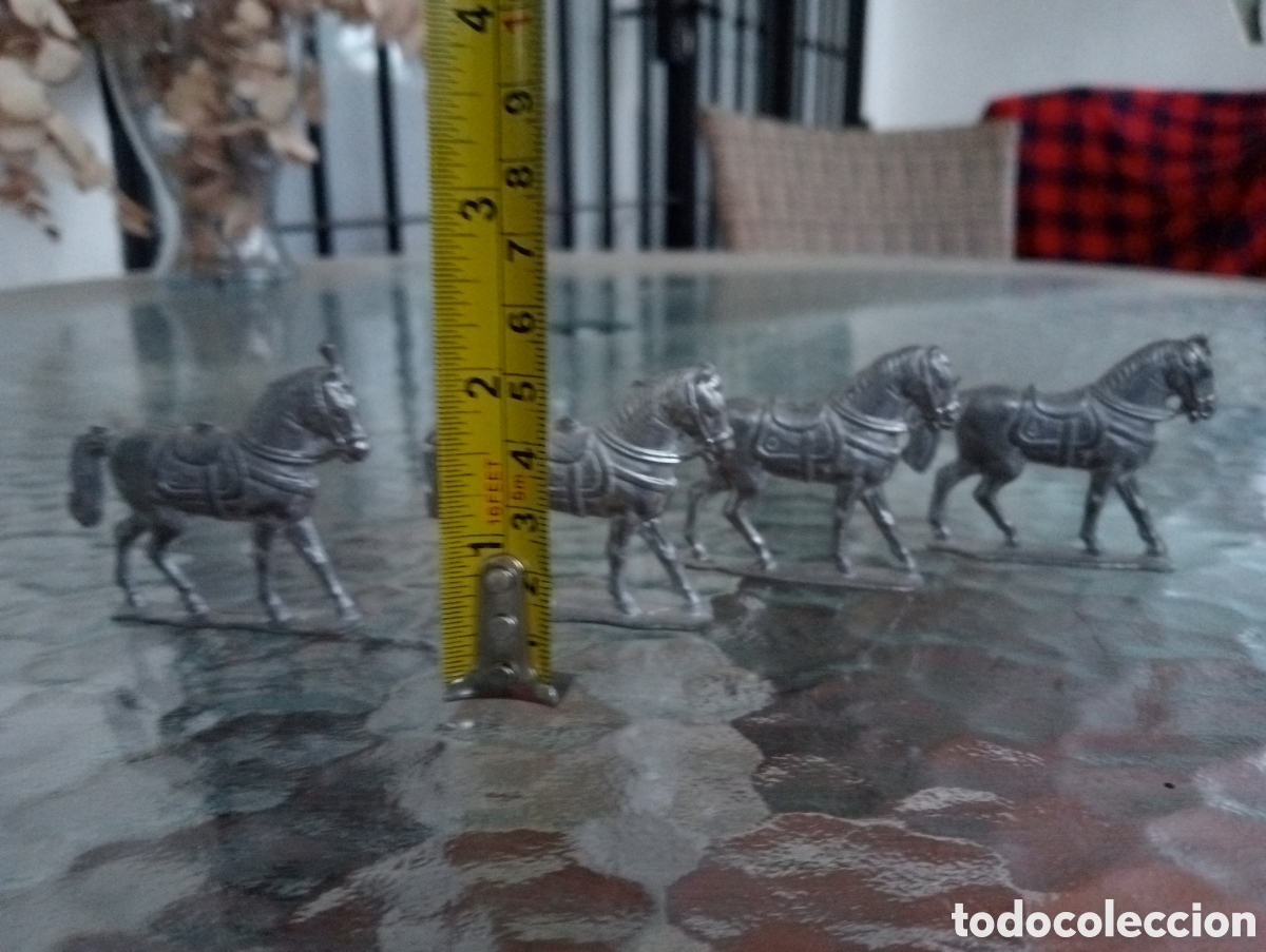 Modelos a escala: 4 figuras de caballos de plomo sin jinete - Foto 3