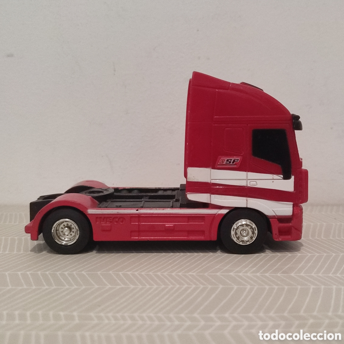 Modelos a escala: HOT WHEELS - Iveco Stralis - Foto 3