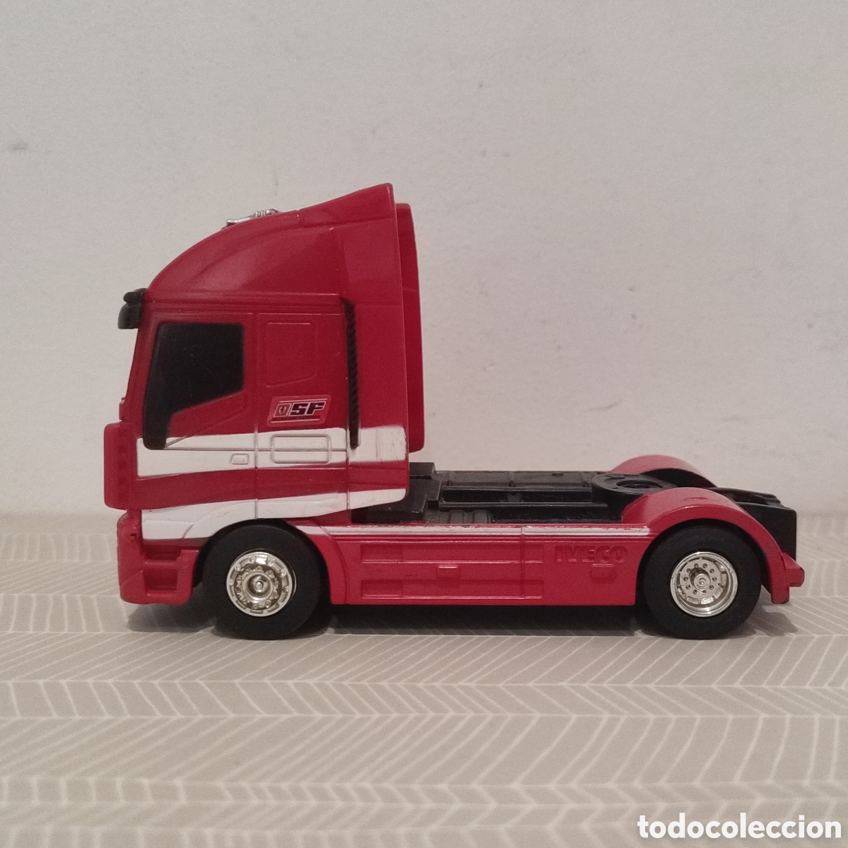 Modelos a escala: HOT WHEELS - Iveco Stralis - Foto 4