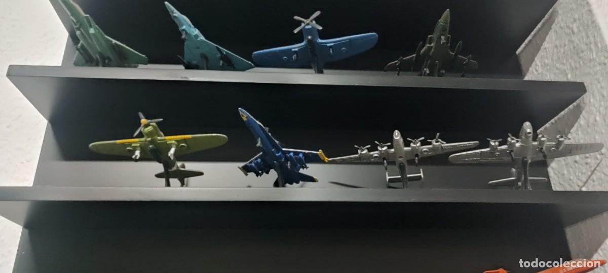 Modelos a escala: Lote modelo aviones de combate con estanter&iacute;a - Foto 3