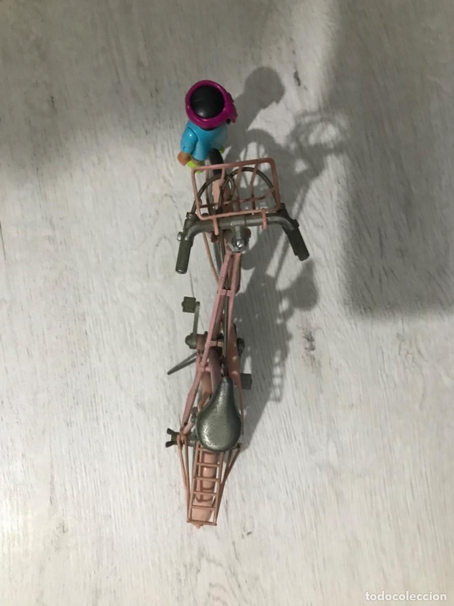 Modelos a escala: Bicicleta en miniatura de metal con cesta - Foto 5