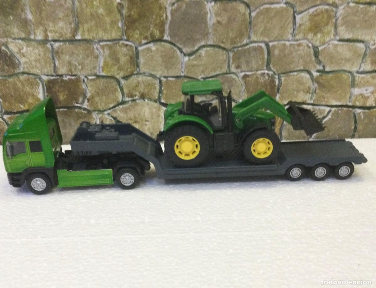Modelos a escala: Cami&oacute;n trailer con plataforma y tractor. 32 cms. - Foto 2