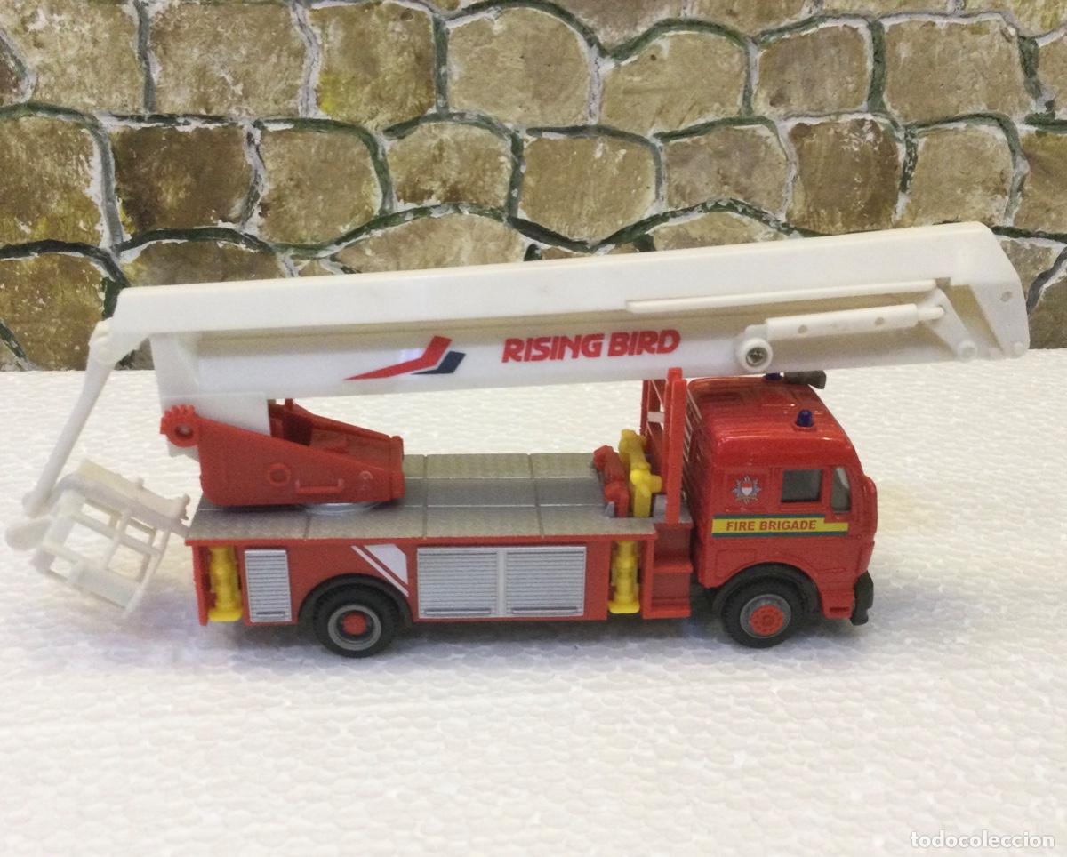 Modelos a escala: Cami&oacute;n bomberos. Metal y pl&aacute;tico. 19 cms. - Foto 1