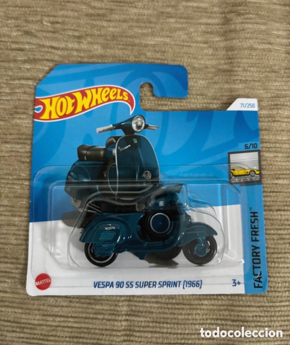 Modelos a escala: Hotwheels Vespa Azul 2024 - Foto 1