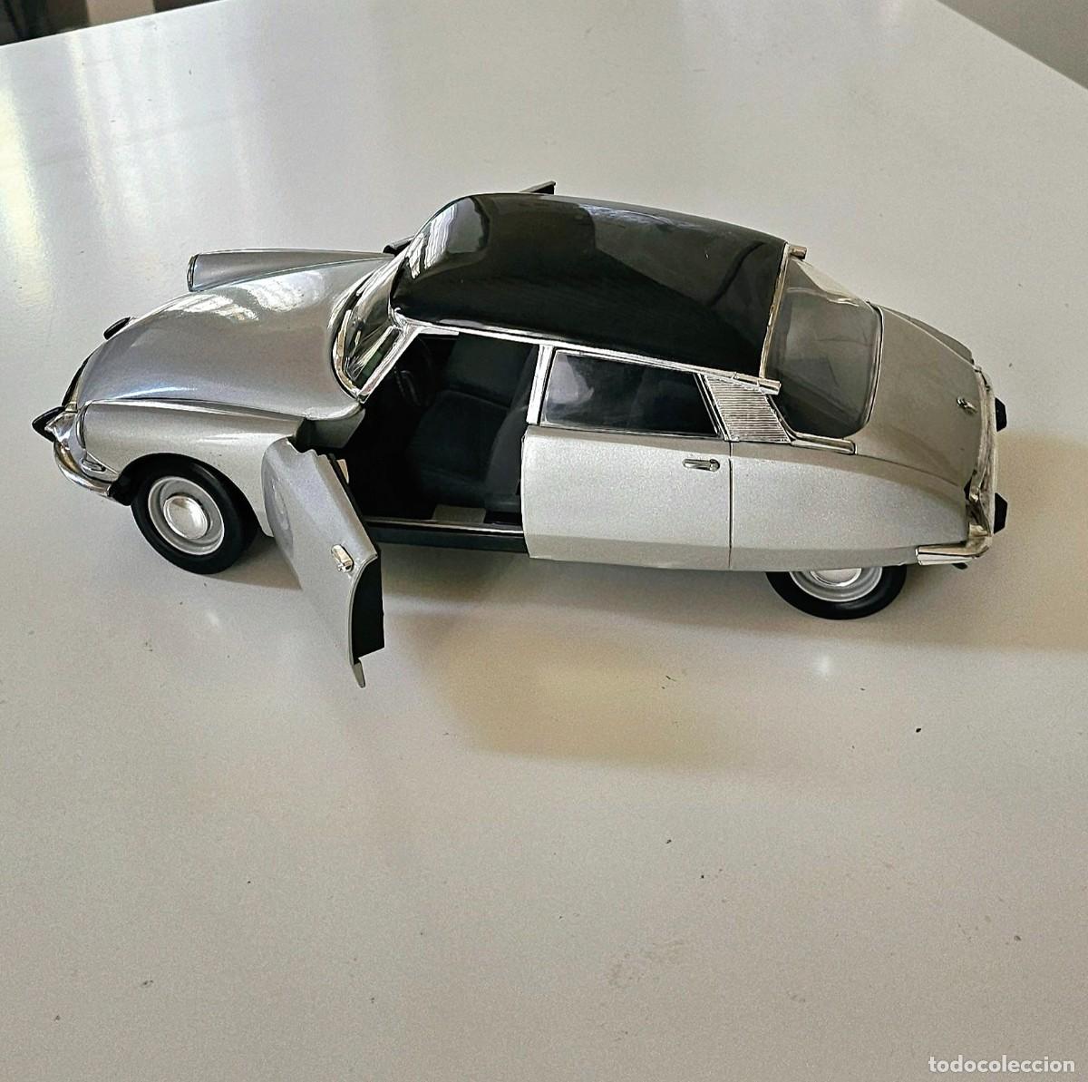 Modelos a escala: Citroen DS19 de 1963. E.1:18 - Foto 3