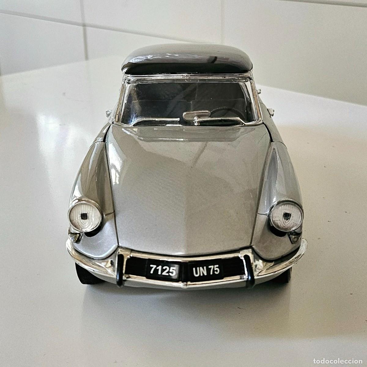 Modelos a escala: Citroen DS19 de 1963. E.1:18 - Foto 6