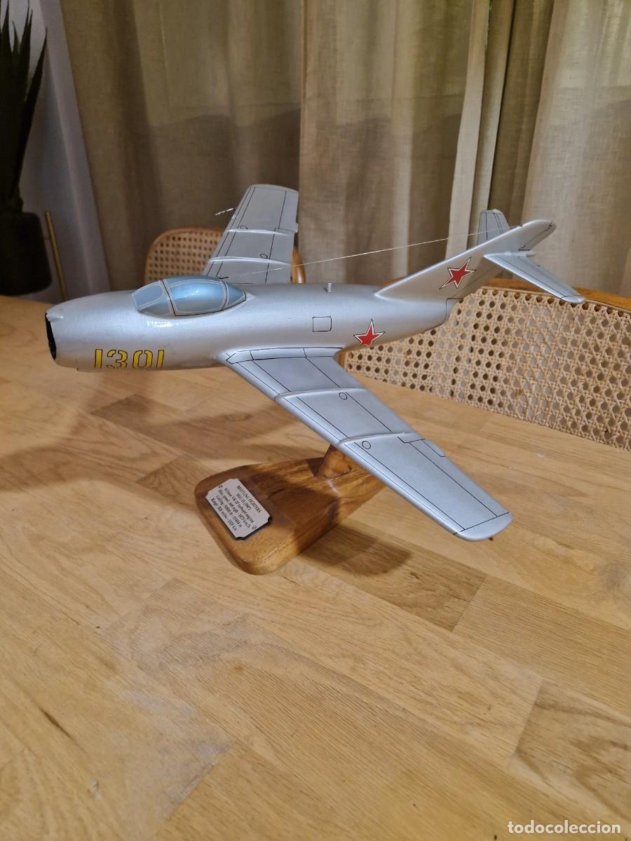 Modelos a escala: Breitling Fighters (1947) MiG-15 - Foto 1