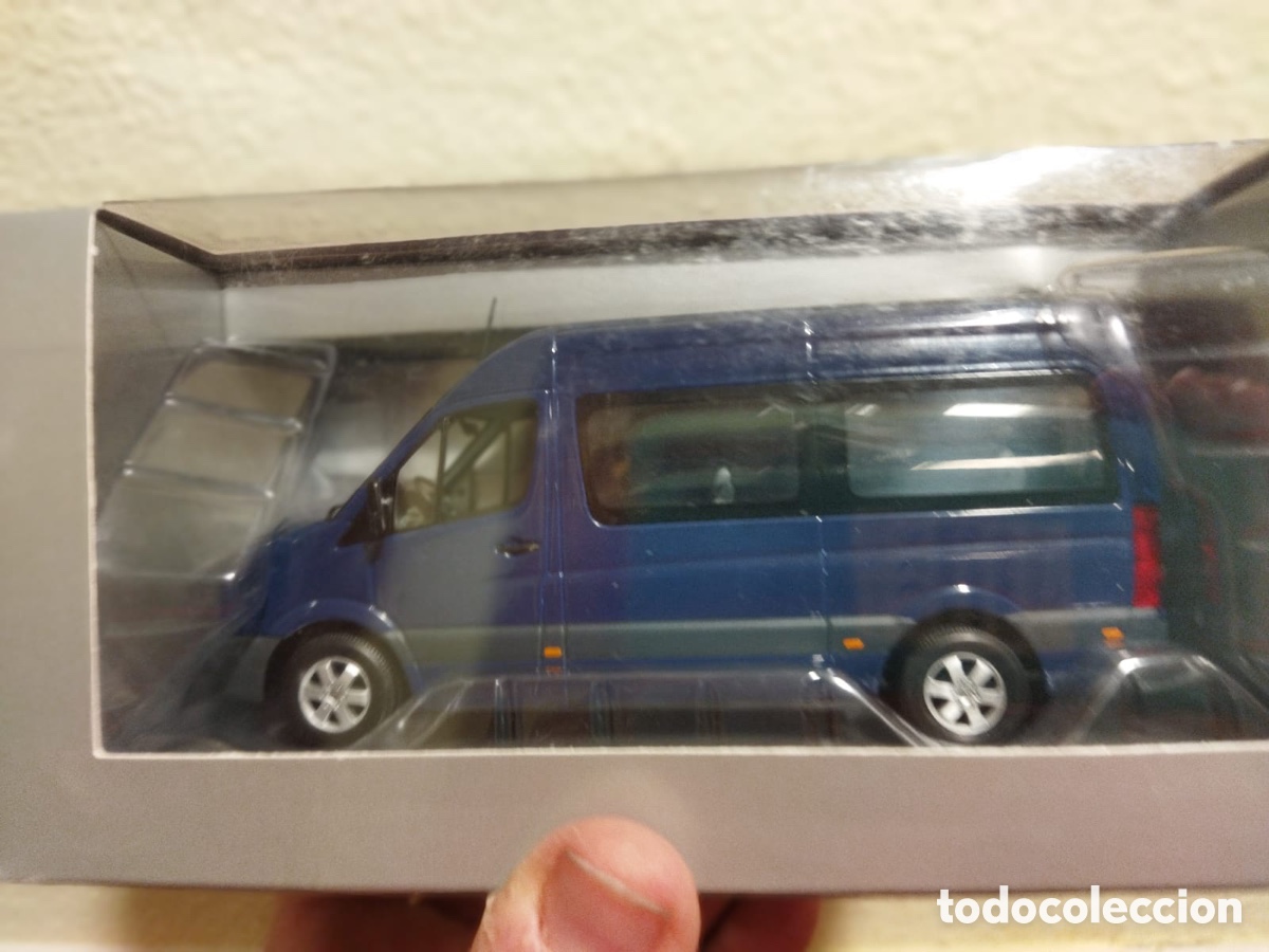 Modelos a escala: Furg&oacute;n Microb&uacute;s VOLKSWAGEN CRAFTER - Foto 1