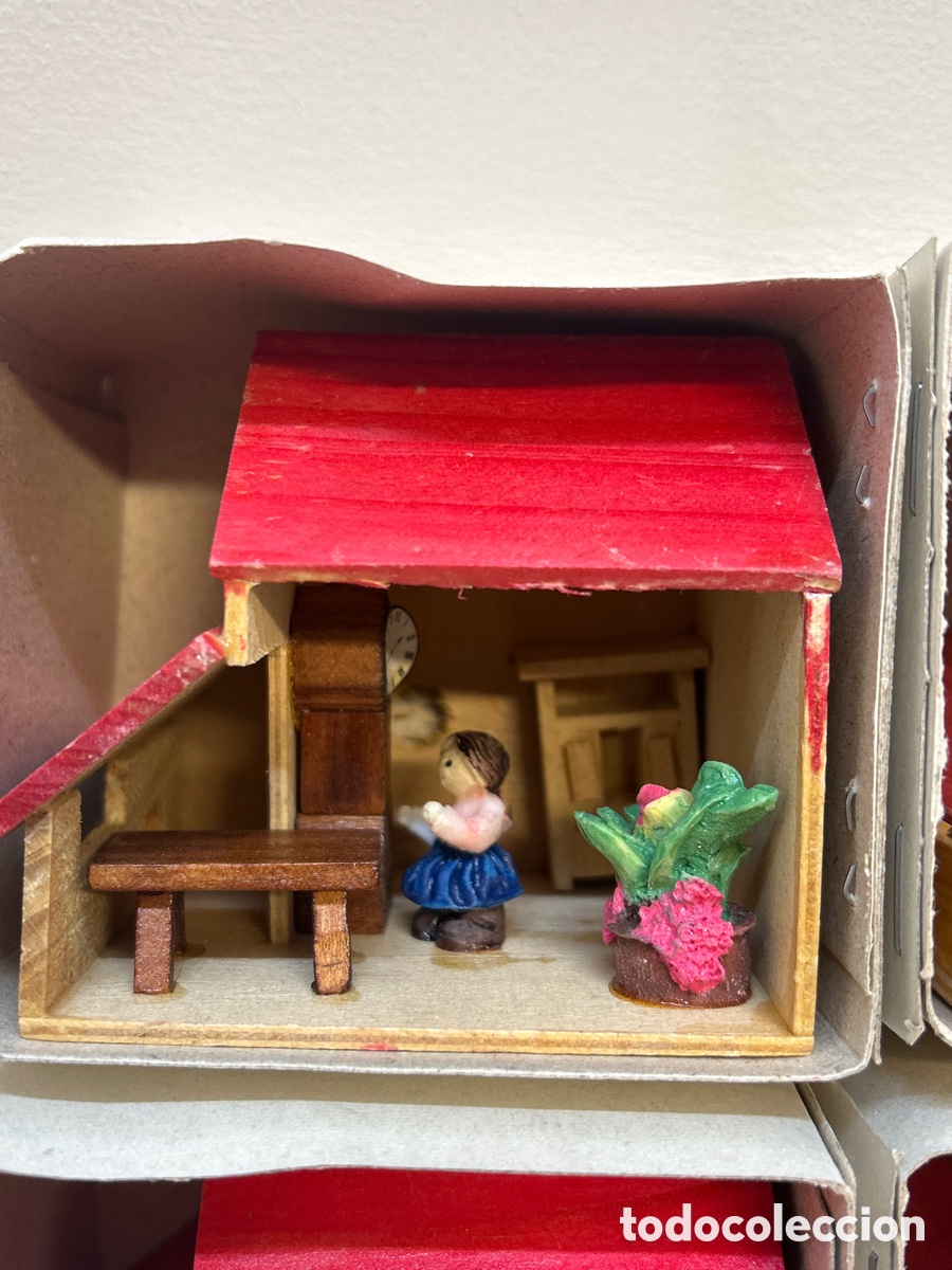 Modelos a escala: 4 casitas de madera con muebles - Foto 2