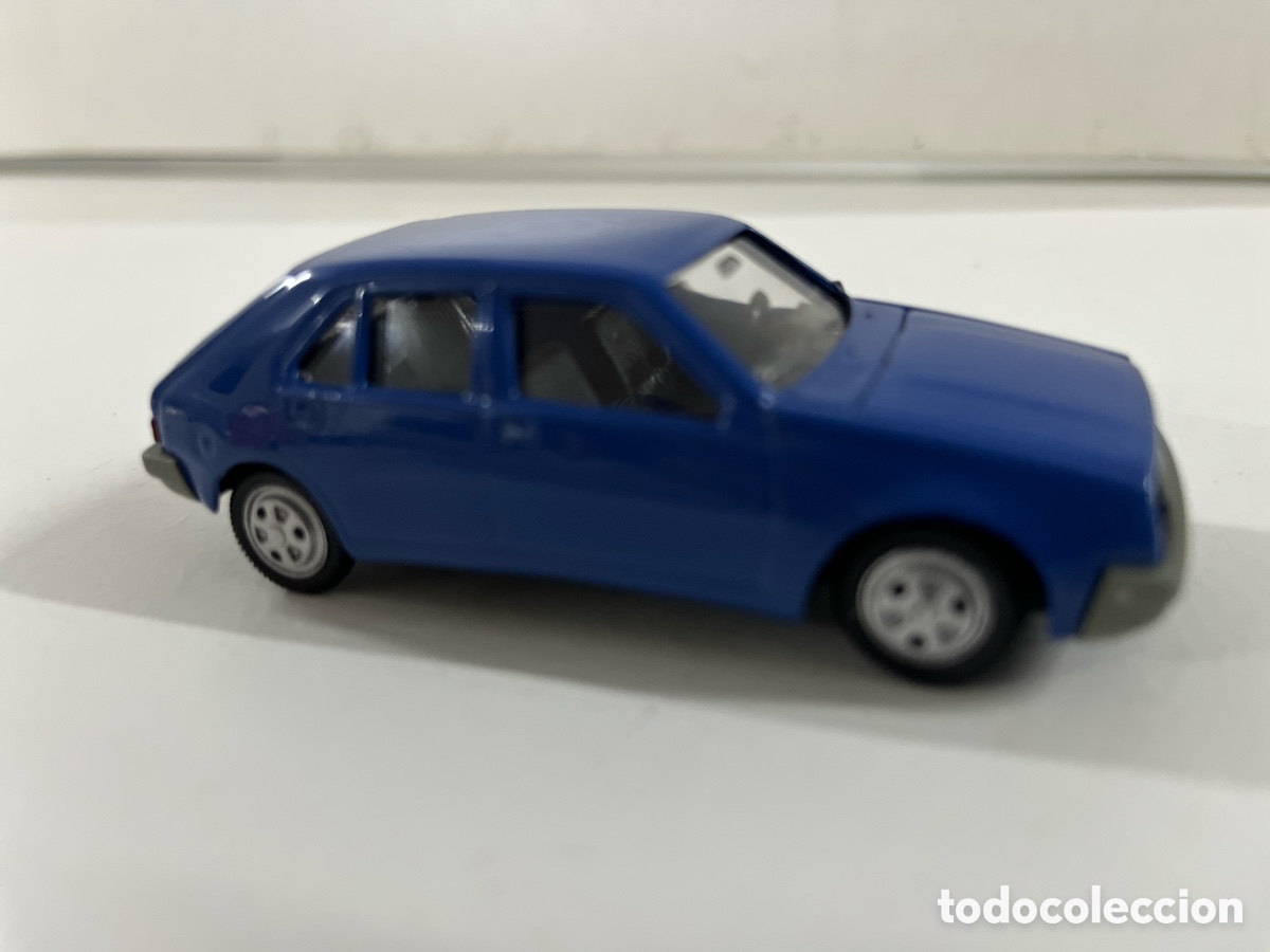 Modelos a escala: Renault 14 azul de norev 1/43 - Foto 6