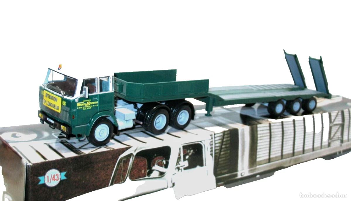Modelos a escala: Cami&oacute;n cl&aacute;sico Hanomag - Henschel F 221 con g&oacute;ndola baja portam&aacute;quinas (Escala 1:43) Wagner F221