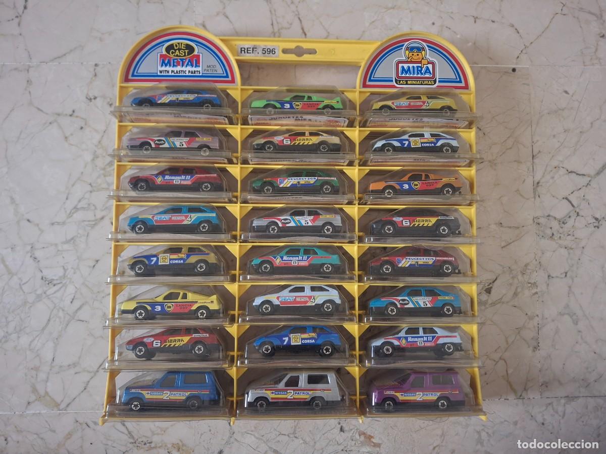 Modelos a escala: Expositor de la marca Mira con 24 coches