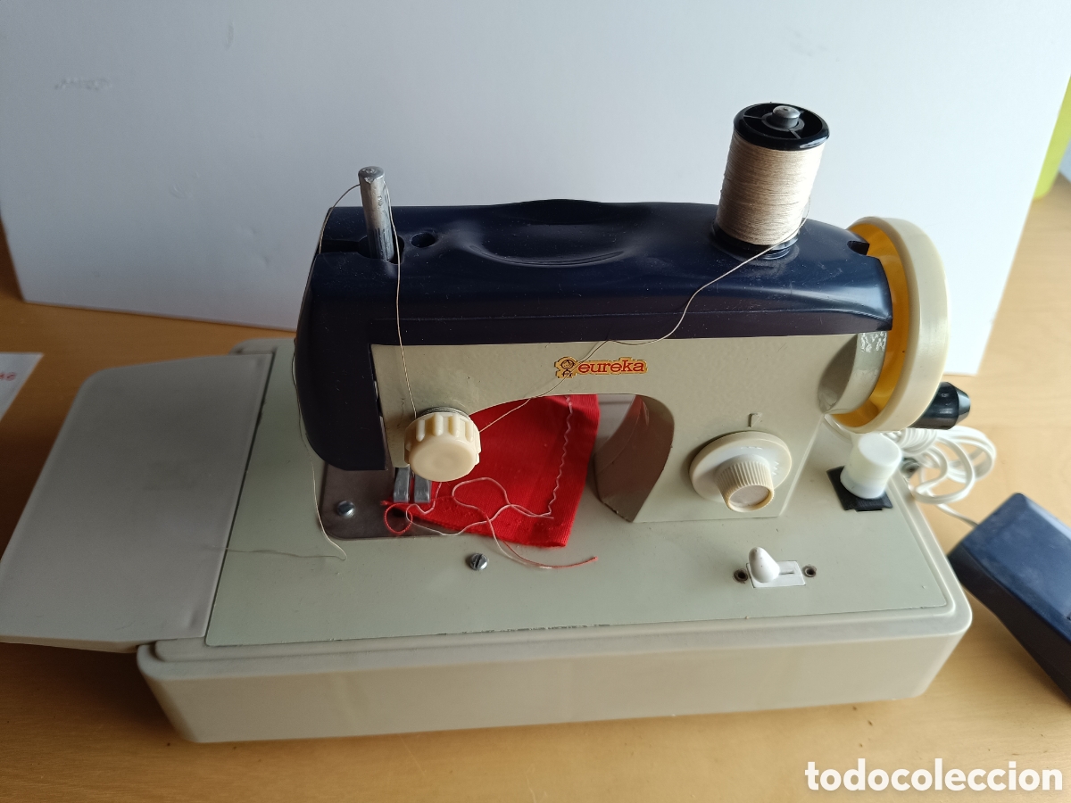 Modelos a escala: Maquina de coser a pilas. Zig-Zag Eureka. - Foto 3