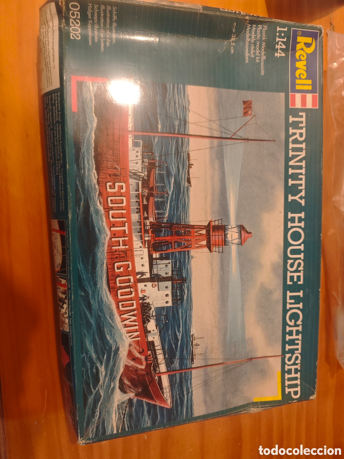 Modelos a escala: Maqueta Revell Trinity House Lightship.
