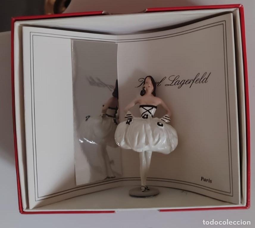 Modelos a escala: Karl Lagerfled 1988 fragonard, colecci&oacute;n moda alta costura. Figura en plomo . Con efecto espejo.