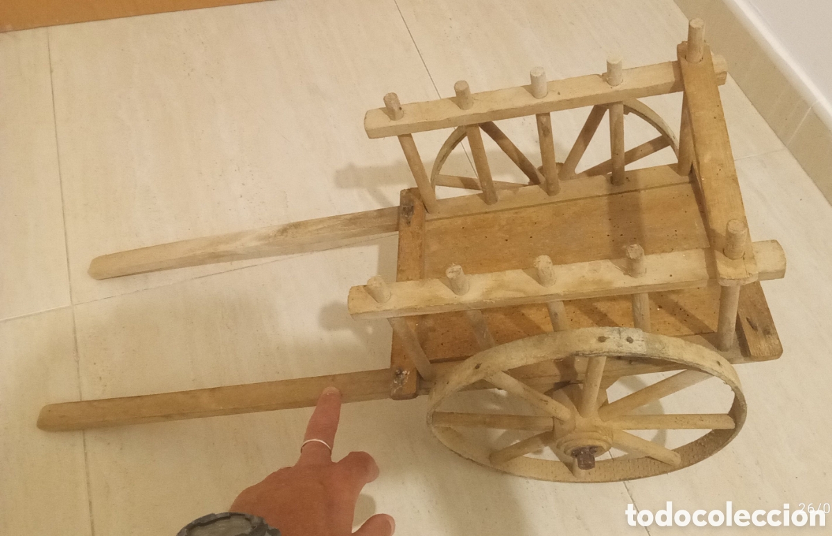 Ma&szlig;stabsgetreue Modelle: Juguete antiguo de madera. Carro.
