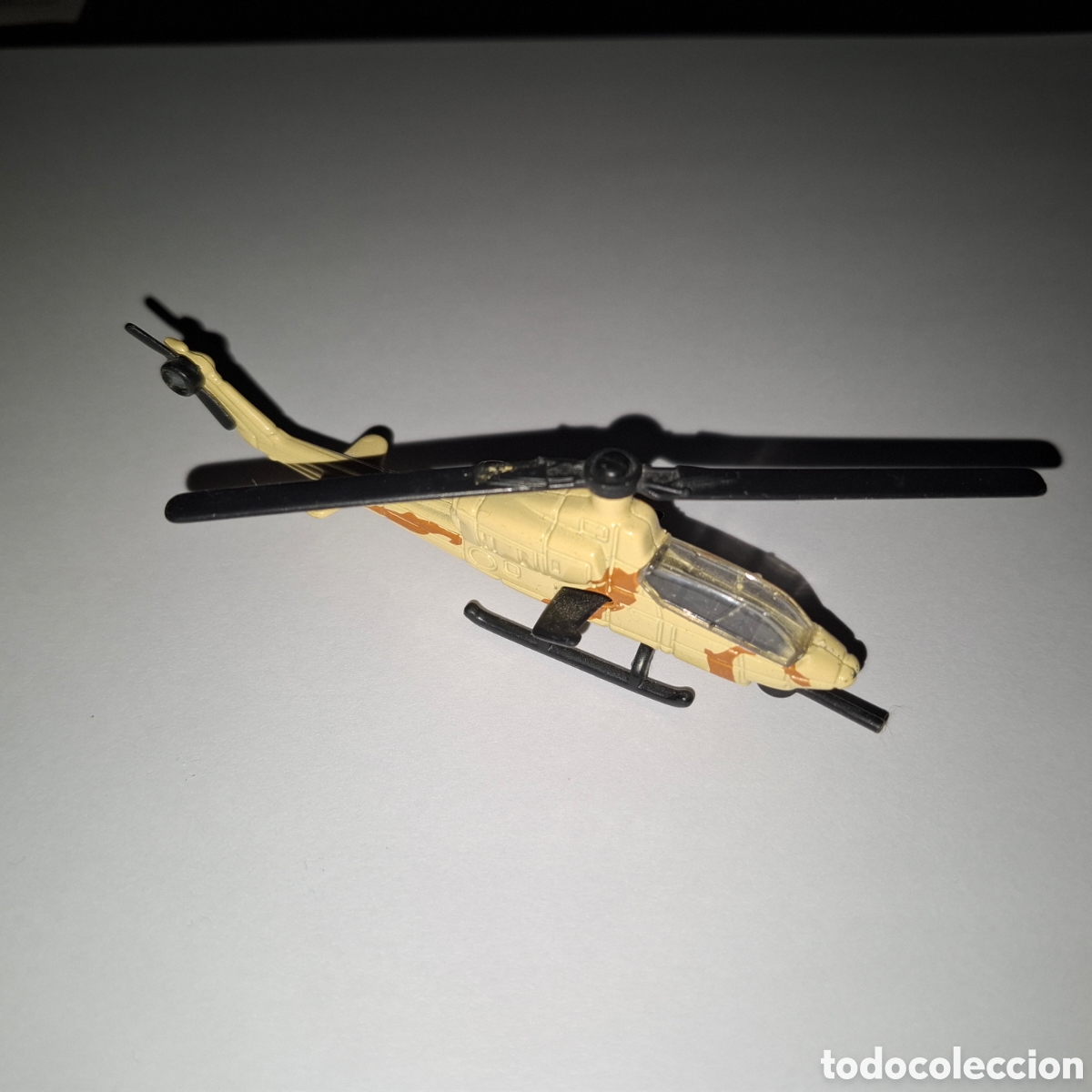 Mod&egrave;les r&eacute;duits: HELICOPTERO MILITAR DE COMBATE HUEY COBRA US MARINES DIECAST MILITAR