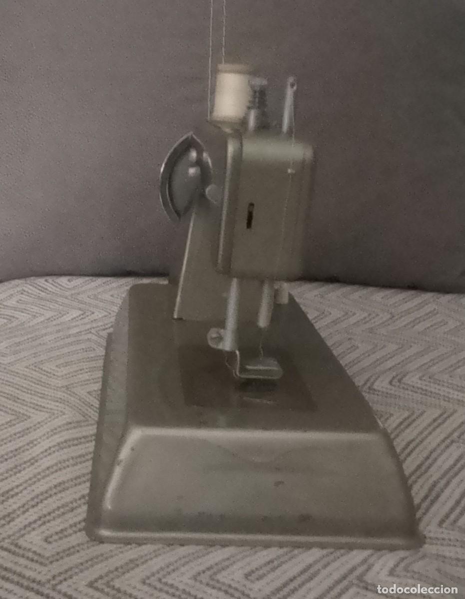 Modelos a escala: MAQUINA DE COSER EUREKA DE JUGUETE - Foto 4