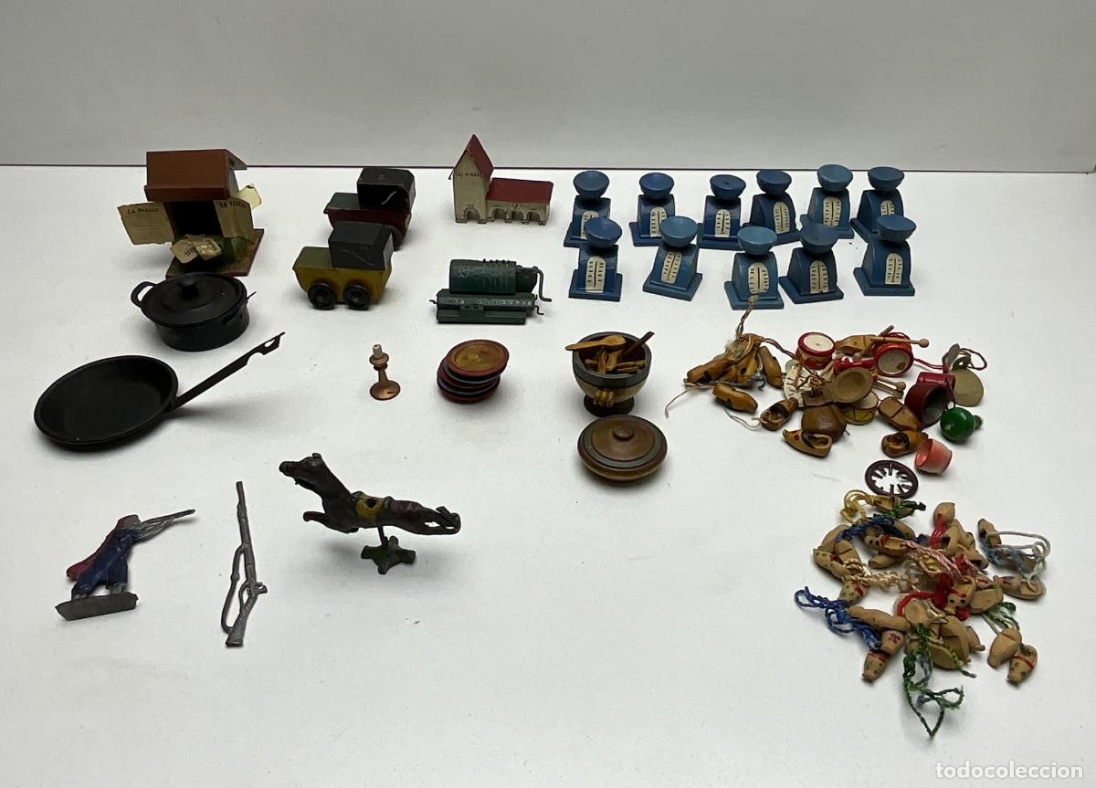Modelos em escala: LOTE DE ANTIGUOS JUGUETES MINIATURA EN MADERA-A&Ntilde;OS 40-50-COMPLEMENTOS VARIOS - 3 PIEZAS EN PLOMO