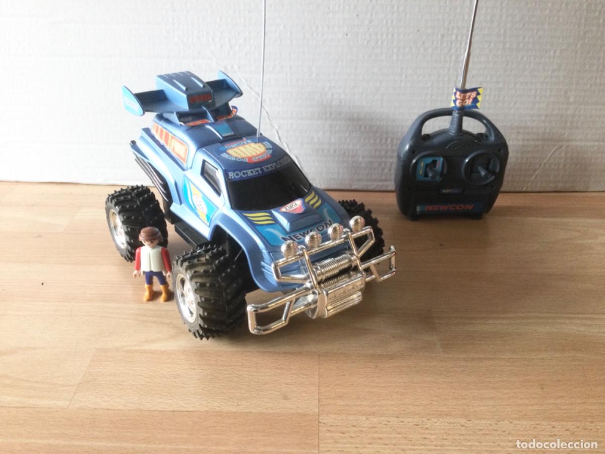 Modelos a escala: Coche &ldquo;Robert Explorer&rdquo; teledirigido. Escala 1/14.