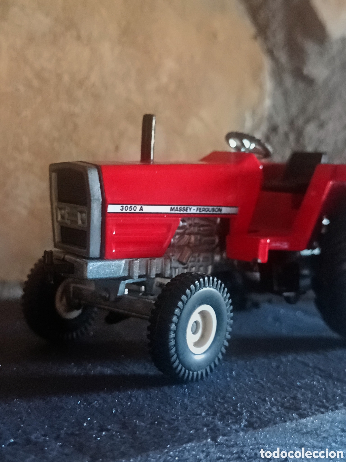 Modelos a escala: Tractor agricola Massey Ferguson 3050A a escala 1/32