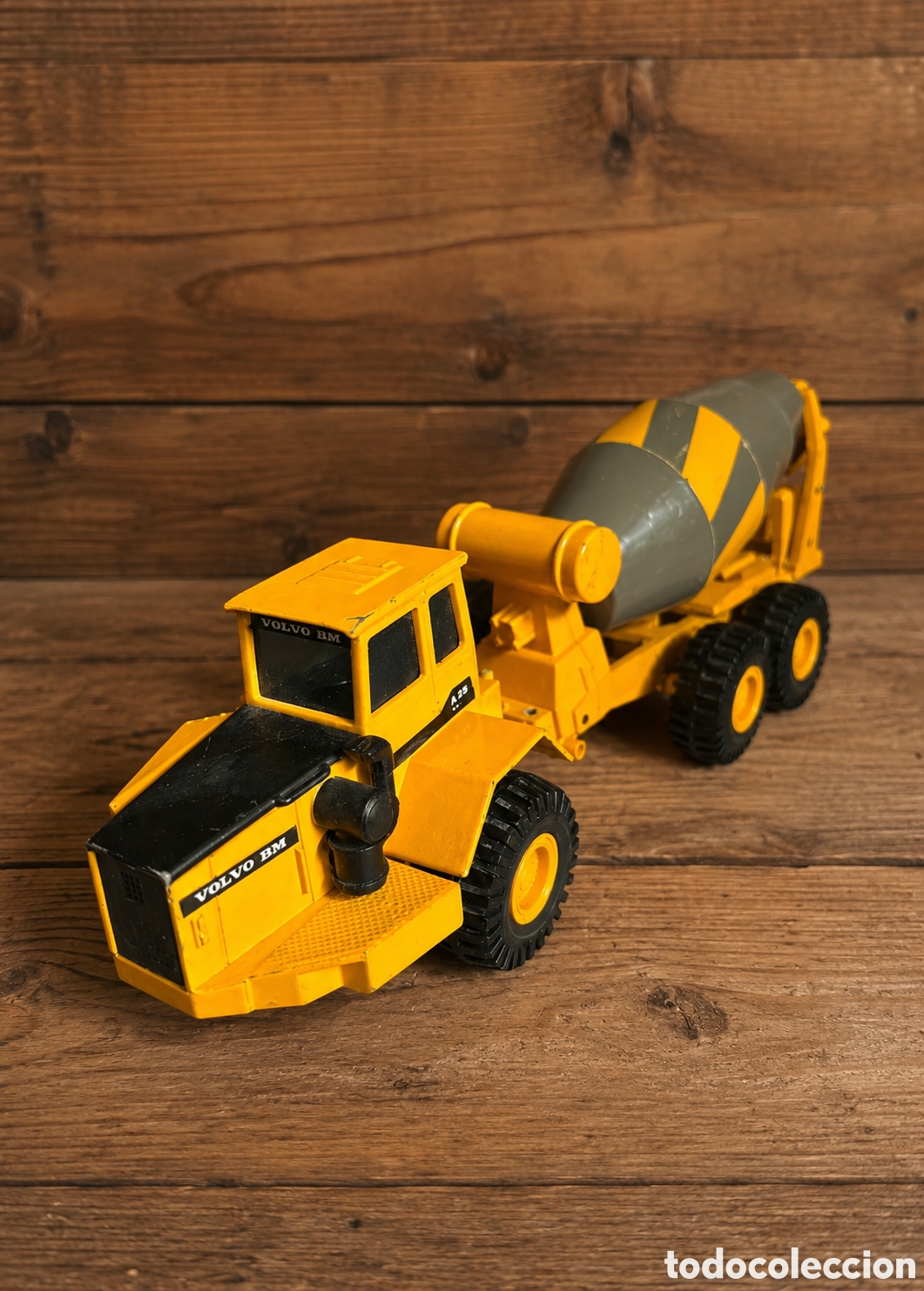 Modelos a escala: JOAL camion volvo a35 Hormigonera a escala 1/50