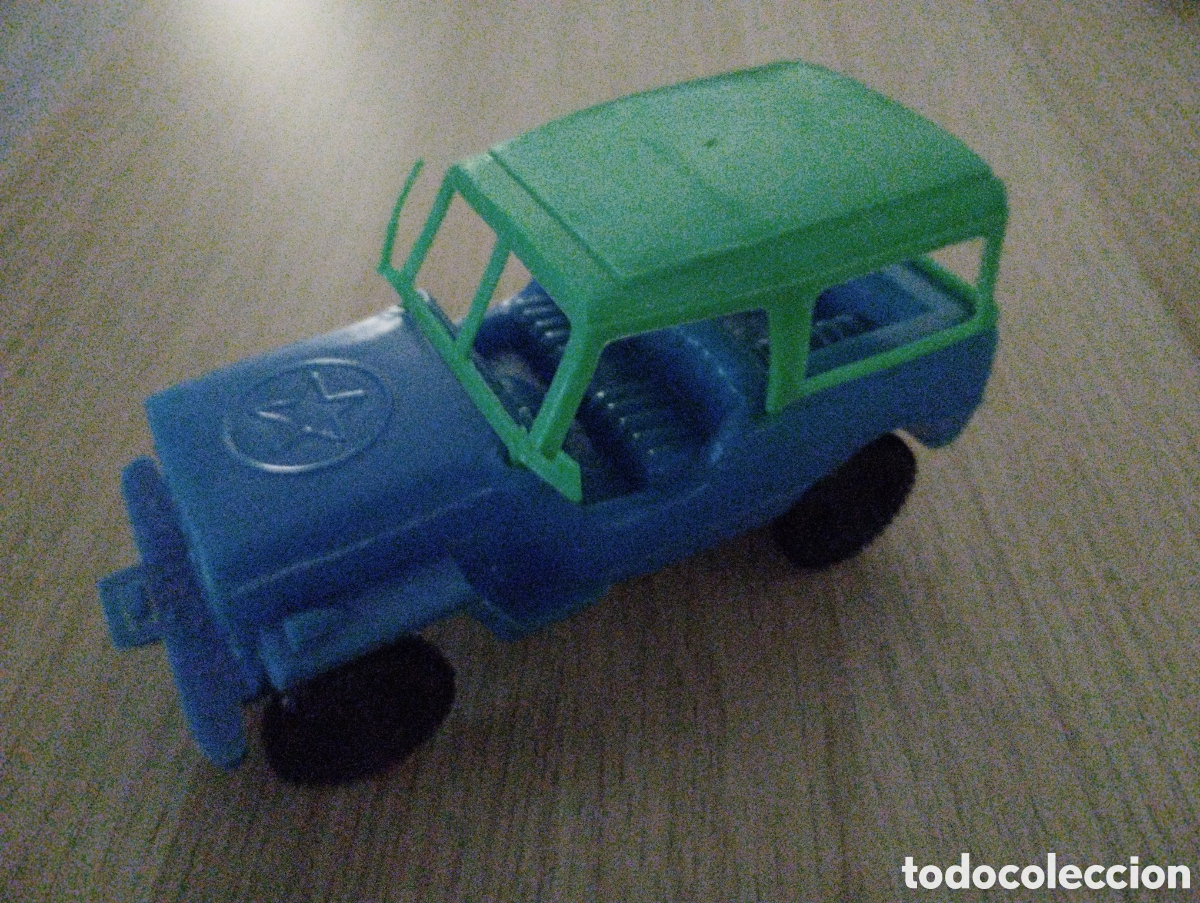 Modelos a escala: Jeep de pl&aacute;stico de bullycan