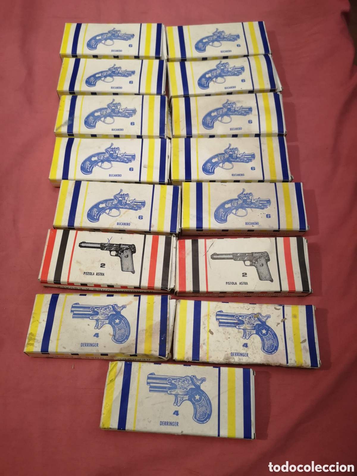 Modelos em escala: AVC. Lote de 15 cajas vac&iacute;as de pistolas Reproducciones a escala. (10+3+2). A&ntilde;os 70.
