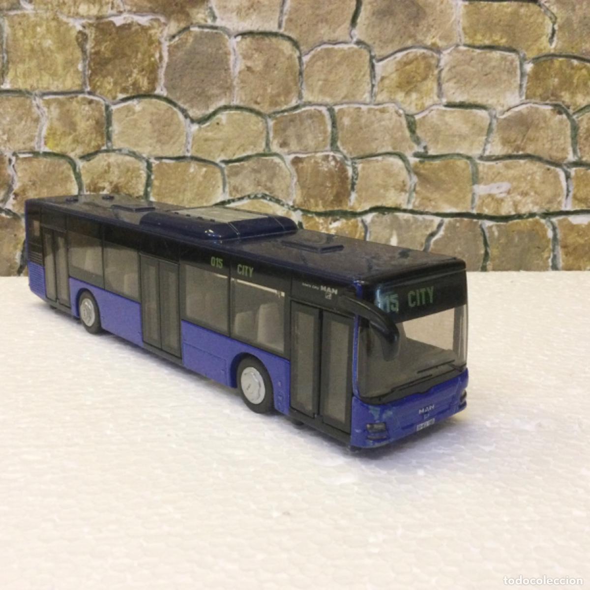 Modelos a escala: Autobus City. Metal / Pl&aacute;stico E: 1:50. Siku