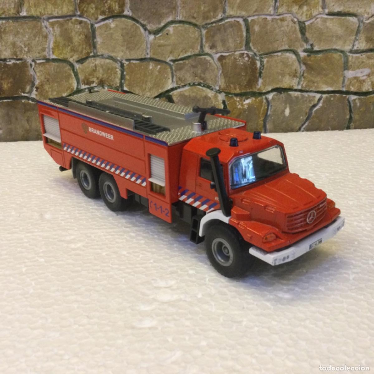 Modelos a escala: Cami&oacute;n de bomberos. Metal. Siku.