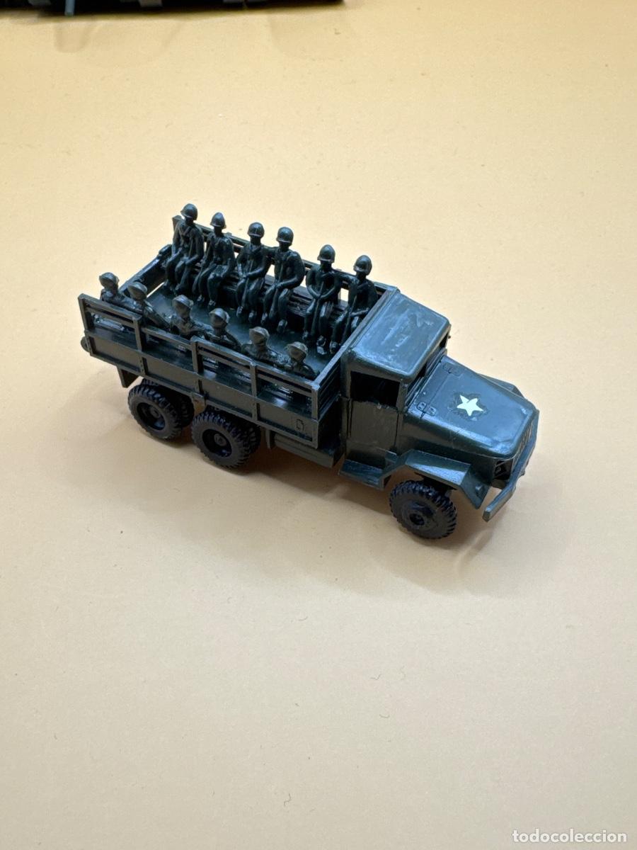 Modelos a escala: Cami&oacute;n transporte tropas EKO americano