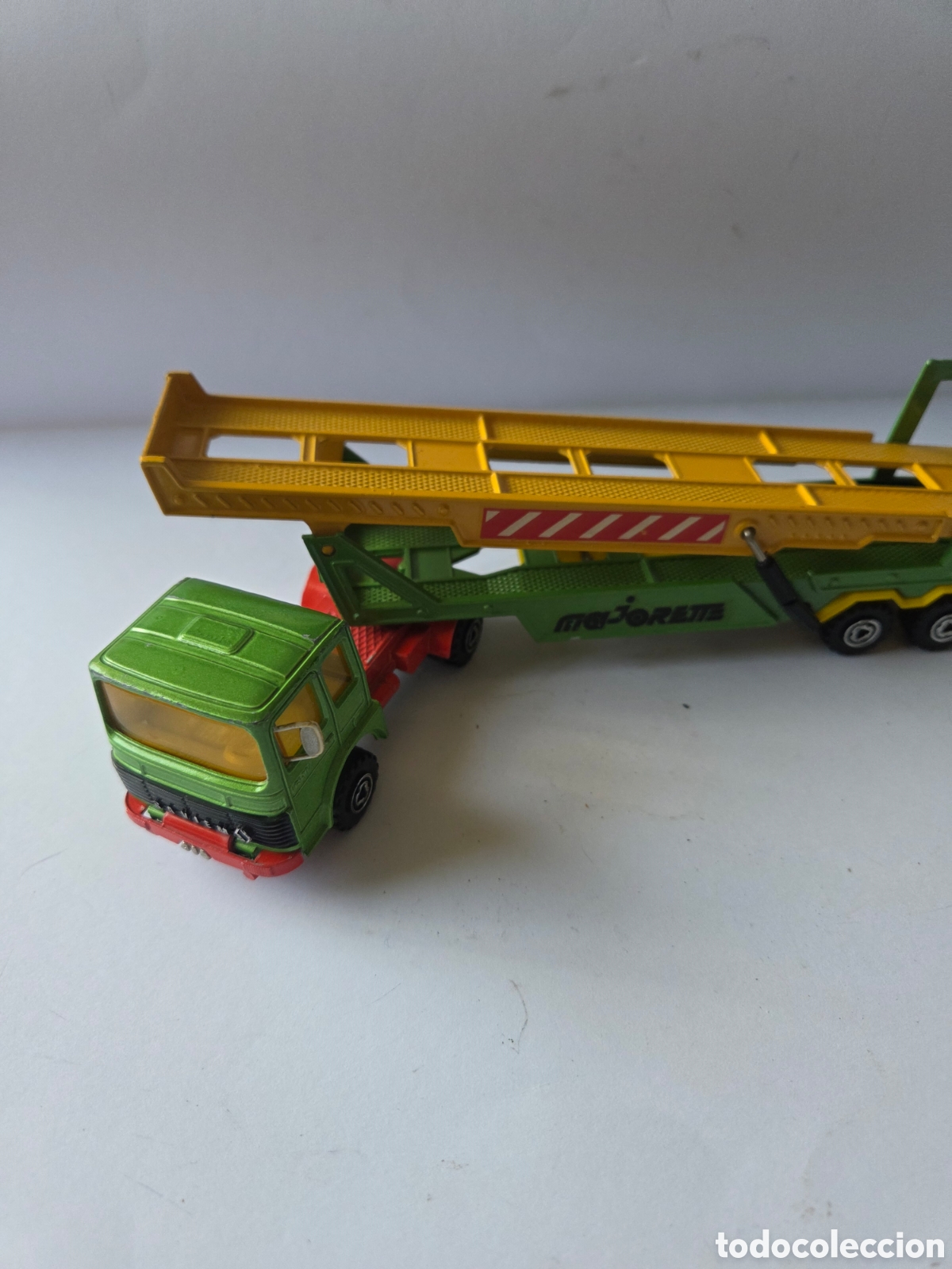 Modelos a escala: Cami&oacute;n portacoches Majorette Saviem vintage con remolque
