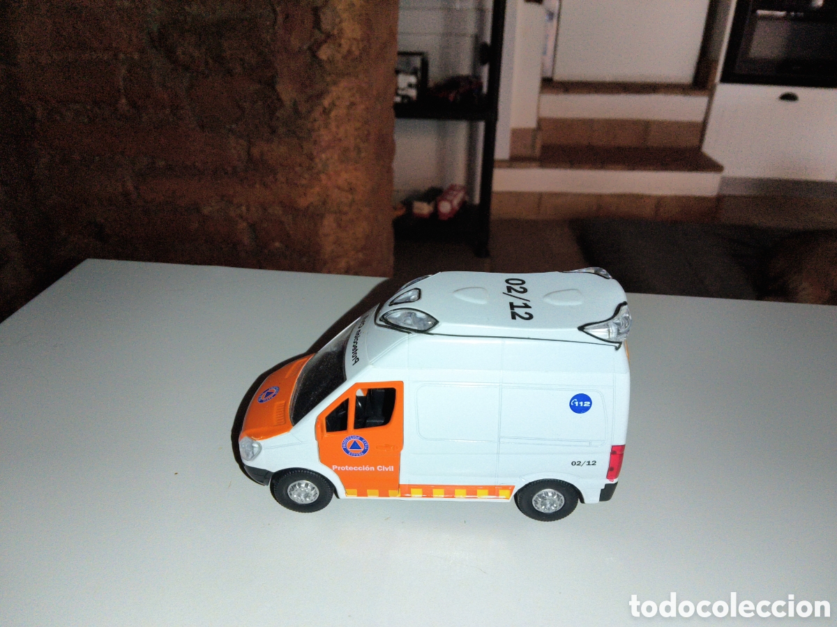Mod&egrave;les r&eacute;duits: Ambulancia protecci&oacute;n civil,nueva,escala 1'36