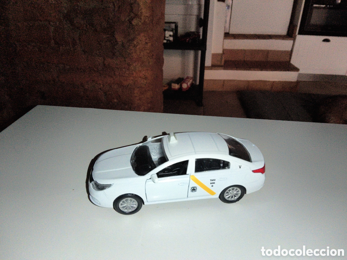 Mod&egrave;les r&eacute;duits: Taxi de Sevilla escala 1'36,nuevo