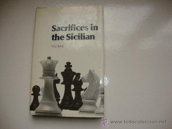 Coleccionismo deportivo: AJEDREZ.CHESS. SACRIFICES IN THE SICILIAN - D.N.L LEVY -B.T. BATSFORD Ltd LONDON